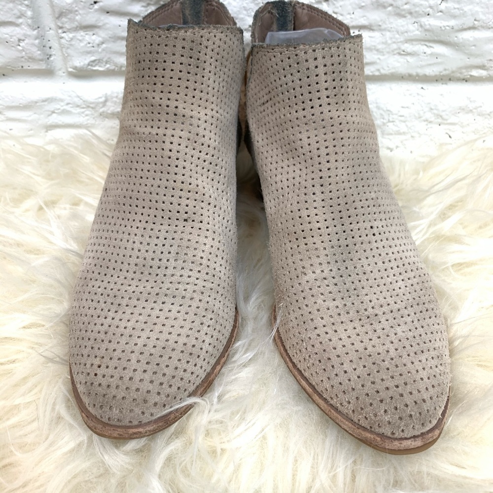 Dolce vita perforated suede booties - Picture 4 of 7